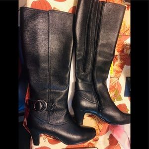 Aerosoles ladies boots. Black knee high.
